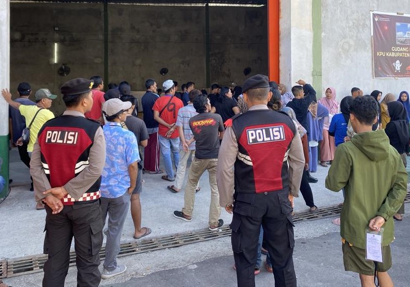 Pengamanan Gudang Logistik KPU Kabupaten Lombok Barat dalam Operasi Mantap Brata 2023-2024