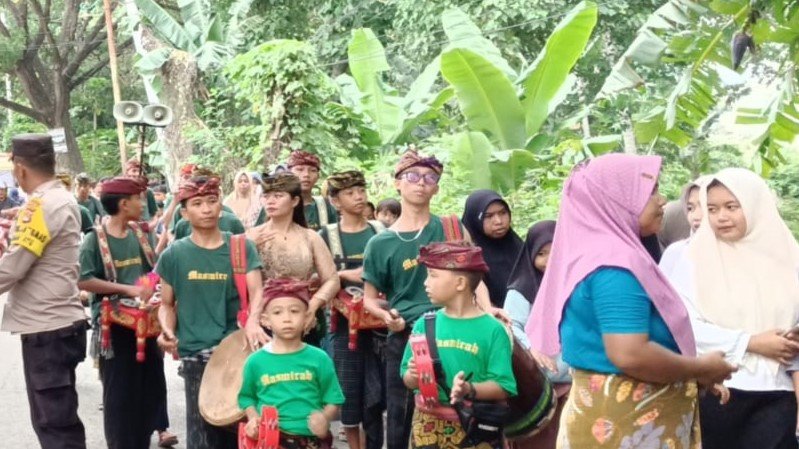 Tradisi Adat Nyongkolan di Gerung Berjalan Lancar Berkat Sinergi Bhabinkamtibmas