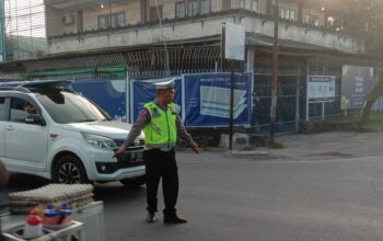 Polsek Batulayar Jaga Kelancaran Lalu Lintas di Senggigi saat Giat Rawan Pagi