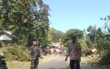 Sinergitas TNI-Polri Jaga Kelancaran Gotong Royong Pembangunan Masjid di Lombok Barat