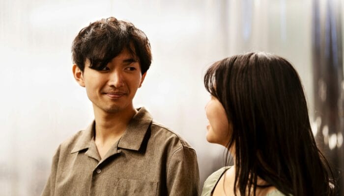 5 Tipe Pasangan Ideal untuk Cowok Introvert