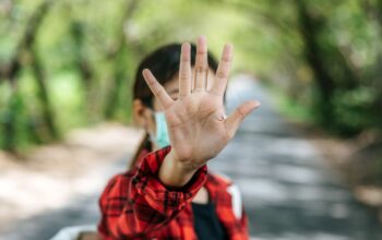 6 Tanda Masa Kecil yang Penuh Luka Menghantui Hidupmu