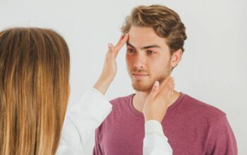 9 Alasan Cowok Menghindari Eye Contact yang Perlu Kamu Tahu