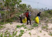 Kolaborasi Komunitas & Polsek Bersihkan Pantai Pengantap