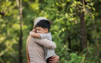 Cara Bijak Menghadapi Anak yang Menangis Tanpa Mengabaikan Perasaan