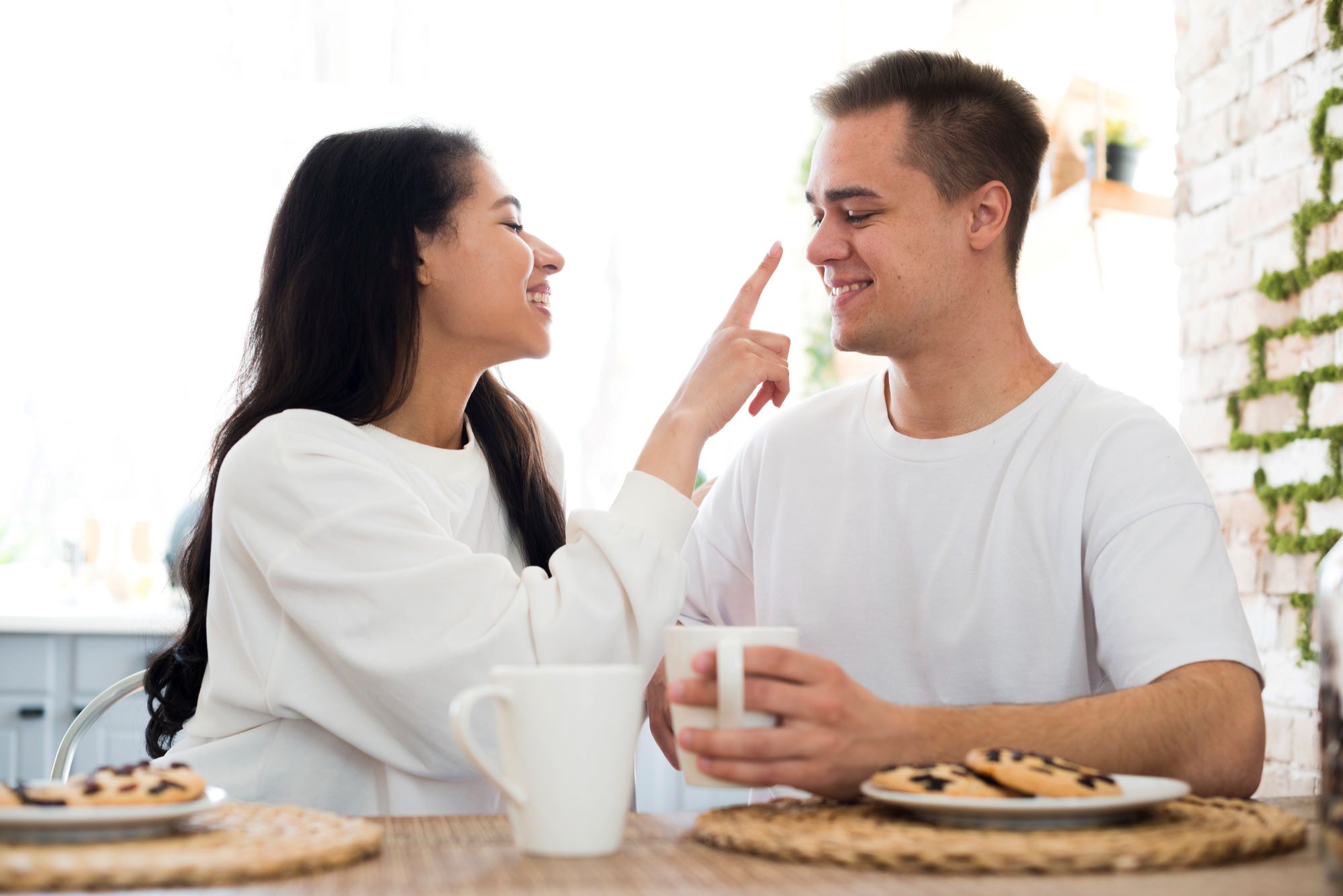 Cara Membuat Cowok Makin Sayang Berdasarkan Love Language-nya