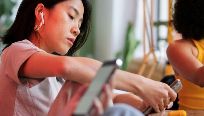 JOMO, Solusi Untuk Kelelahan Digital dan Kesehatan Mental