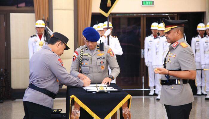 Kapolri Lantik Kapolda Papua dan Kenaikan Pangkat Pati Polri