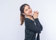 Gaya Berpakaian yang Wajib Dicoba untuk Wanita Mungil