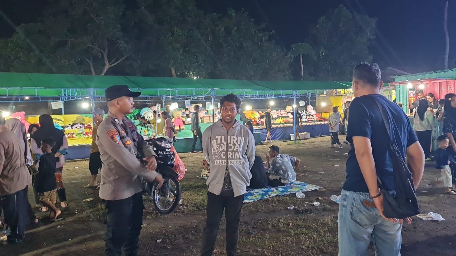 Patroli Polsek Kediri di Pasar Malam, Rasa Aman Terjamin