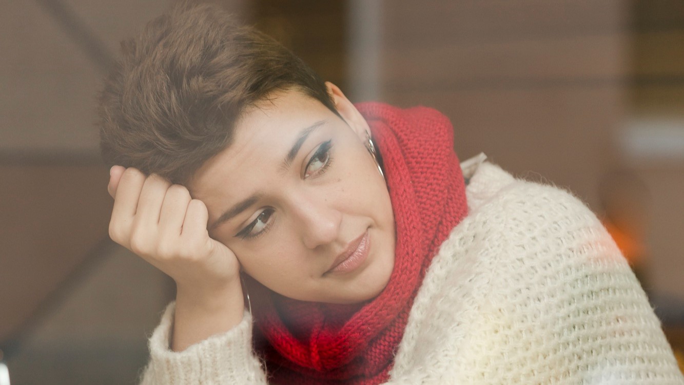 Smiling Depression: Mengapa Seseorang Bisa Tersenyum Meski Sedang Tertekan