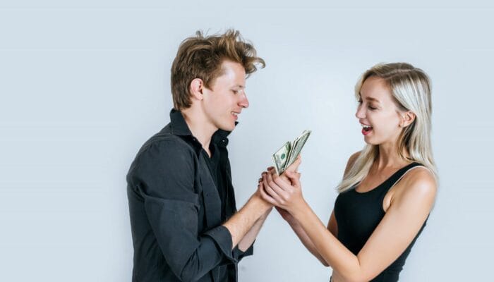 Tanda Pacarmu Cuma Mau Duit, Bukan Cinta