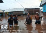 Banjir Melanda Desa Labuhan Jambu, Bhabinkamtibmas Lakukan Patroli Dan Himbau Warga