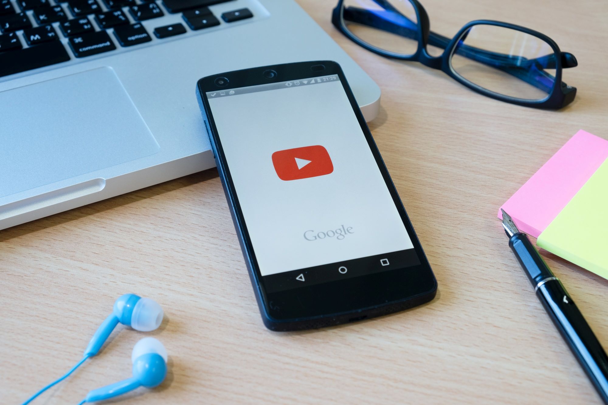 YouTube Uji Fitur Baru, Geser Video Tanpa Layar Penuh