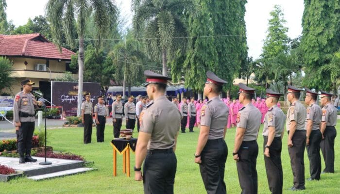 Dedikasi dan Loyalitas Dihargai: Polres Lombok Barat Gelar Upacara Kenaikan Pangkat dan Purna Tugas