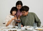 Mak Comblang, Peran Tradisional yang Tetap Relevan di Era Digital