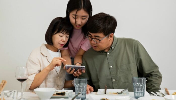 Mak Comblang, Peran Tradisional yang Tetap Relevan di Era Digital