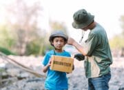 Menumbuhkan Karakter Anak yang Peduli kepada Orang Lain