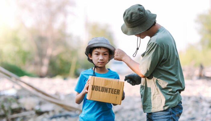 Menumbuhkan Karakter Anak yang Peduli kepada Orang Lain