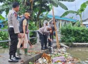 Polsek Gerung Bersih-Bersih Kali, Cegah Banjir Musim Hujan