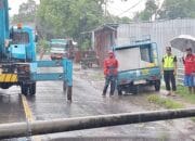 Hujan Deras Robohkan Tiang Listrik, Lalu Lintas di Jalan Utama Macet