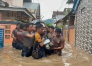Polres Bima Kota Respon Cepat Bantu Evakuasi Dampak Banjir di Sejumlah Wilayah Kota Bima