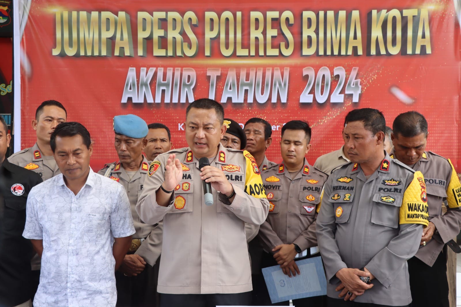 Kasus Kriminal Sepanjang 2024 Menurun, Kapolres Bima Kota Ajak Masyarakat Terus Jaga Kamtibmas - PLB News