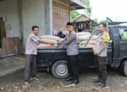 Kapolres Loteng Salurkan Bantuan Semen untuk Pembangunan Masjid di Praya.