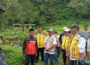 Anggota Komisi V DPR-RI, H. Abdul Hadi Tinjauan Lokasi Pembangunan Jembatan Gantung Penghubung Desa Lantan dan Karang Sidemen