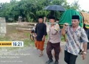 Personel Polsek Labangka Bantu Prosesi Pemakaman Warga Desa Jaya Makmur