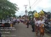 Sinergitas TNI-Polri di Desa Sukamaju Laksanakan Pengamanan Kegiatan Keagamaan di Pura Penataran Ped