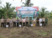 Polres Loteng dan Masyarakat Laksanakan Tanam Raya Jagung, Dukung Ketahanan Pangan