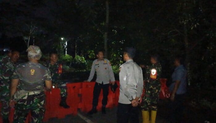 Kamtibmas Prioritas: Polsek Lembar Tingkatkan Patroli di Tengah Cuaca Ekstrem