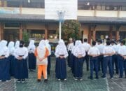 Satlantas Polres Lobar Latih Siswa SMPN 1 Gerung Jadi Pelopor Keselamatan