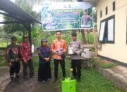 Polsek Pemenang Bersama Distan Gelar Penyemprotan Tanaman Jagung