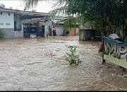 Banjir Melanda 3 Dusun di Desa Banyumulek  Ratusan KK Terpaksa Mengungsi