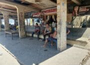 Bhabinkamtibmas Kelurahan Jatibaru Timur Himbau Warga untuk Waspada terhadap Cuaca Ekstrem