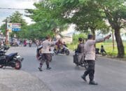 Ngabuburit Aman! Polsek Gerung Atur Lalu Lintas dan Cegah Balap Liar