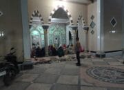 Ramadhan Aman! Polsek Labuapi Jaga Tarawih di Masjid Karang Bangket