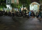 Bikin Nyaman! Polisi Jaga Tarawih di Masjid Arraufurrahim
