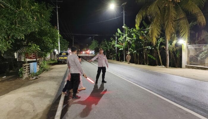 Polsek Lembar Siaga, Pastikan Ketertiban Sholat Tarawih