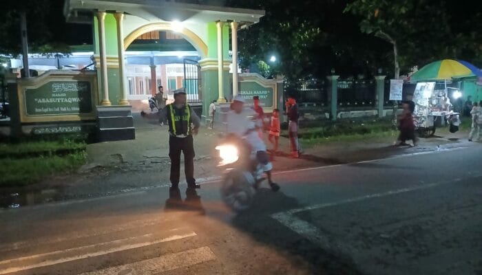 Ramadan di Sekotong: Polsek Sekotong Pastikan Ibadah Tarawih Kondusif