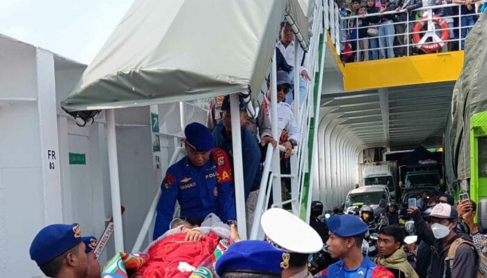 Evakuasi Darurat! Penumpang di Pelabuhan Lembar Alami Keguguran