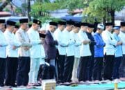 Khidmat! Ribuan Personel Polri Tunaikan Salat Idulfitri di Lapangan Bhayangkara