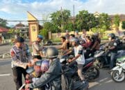 Polres Bima Kota Tebar Kebaikan di Ramadhan, Bagikan Takjil Gratis untuk Pengendara