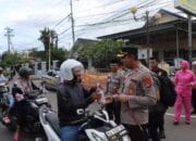 Momen Ramadhan 1446 H, Kapolres Bima Kota Bersama PJU dan Jajaran Bagikan Takjil Gratis