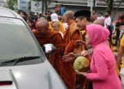 Kapolres Lombok Utara Ikut Bagikan Takjil Bersama KBTI