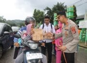 Berbagi Berkah di Bulan Suci Ramadhan, Kapolres Bima Kota Berbagi Takjil dengan Masyarakat