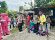 Polri Untuk Masyarakat: Polsek Rasbar Sambangi Pemecah Batu dan Berbagi Takjil