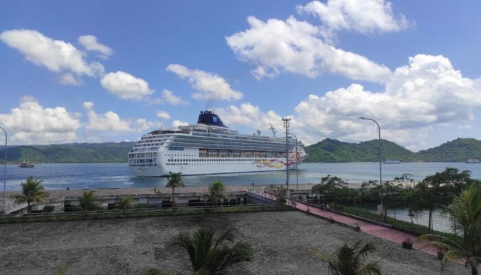 Lombok Barat Ramai Wisatawan, Norwegian Sun Bawa Angin Segar